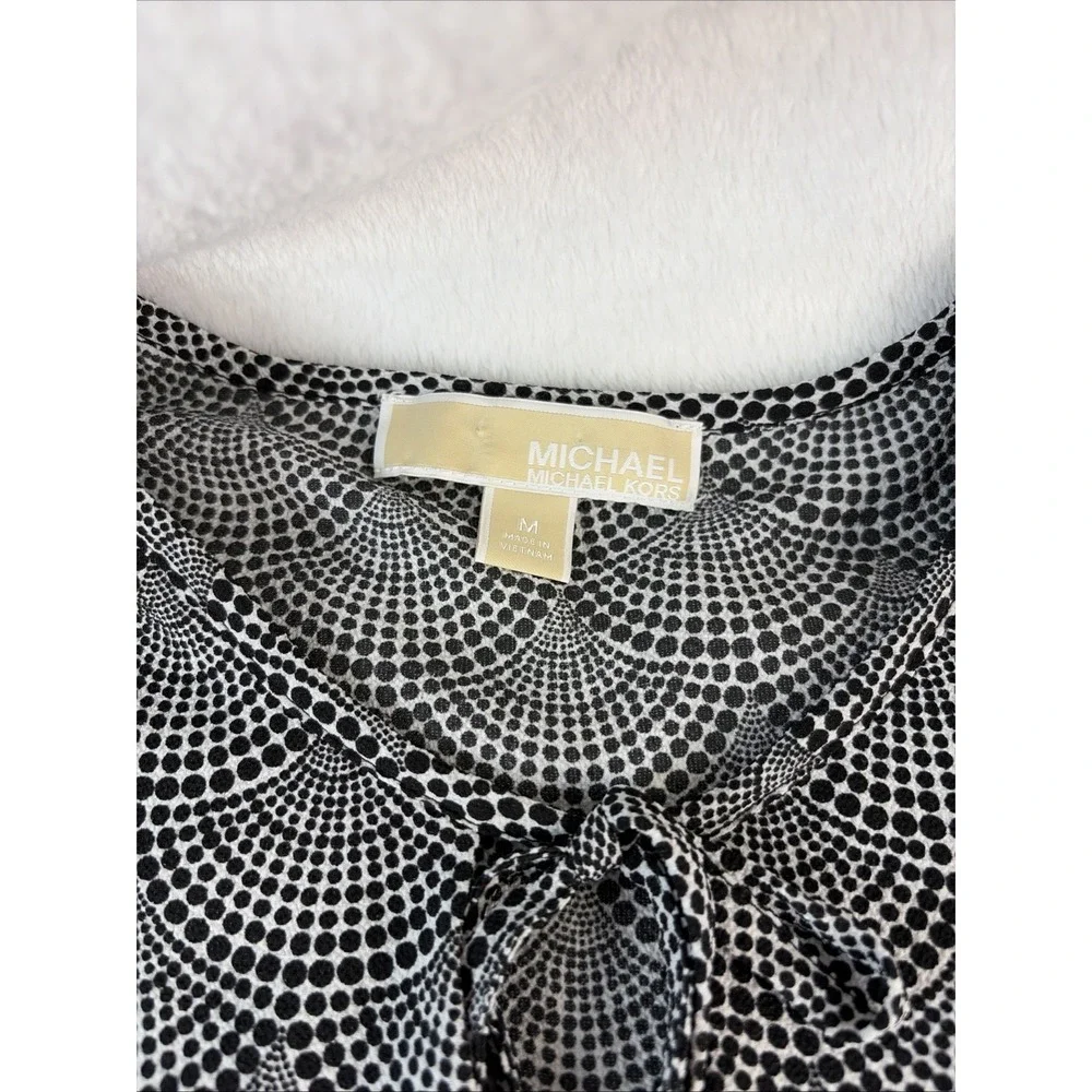 MICHAEL Michael Kors Geometric Scallop Keyhole Blouse Black White M Career Mod